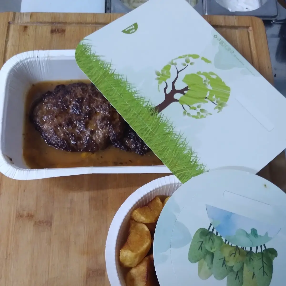 Faschiertes Laibchen Mit Bratkartoffeln