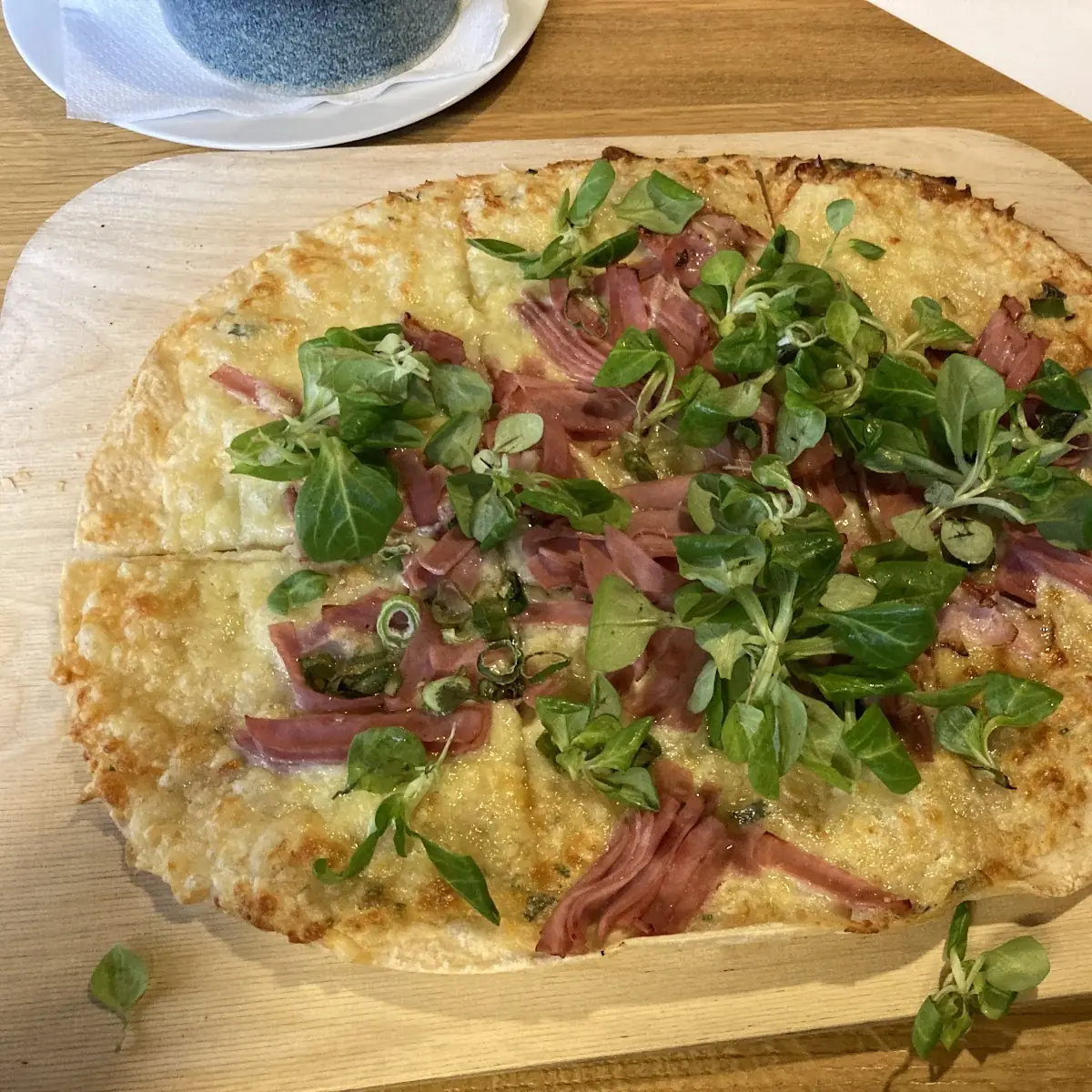 Flammkuchen Mit Schinken Und Speck