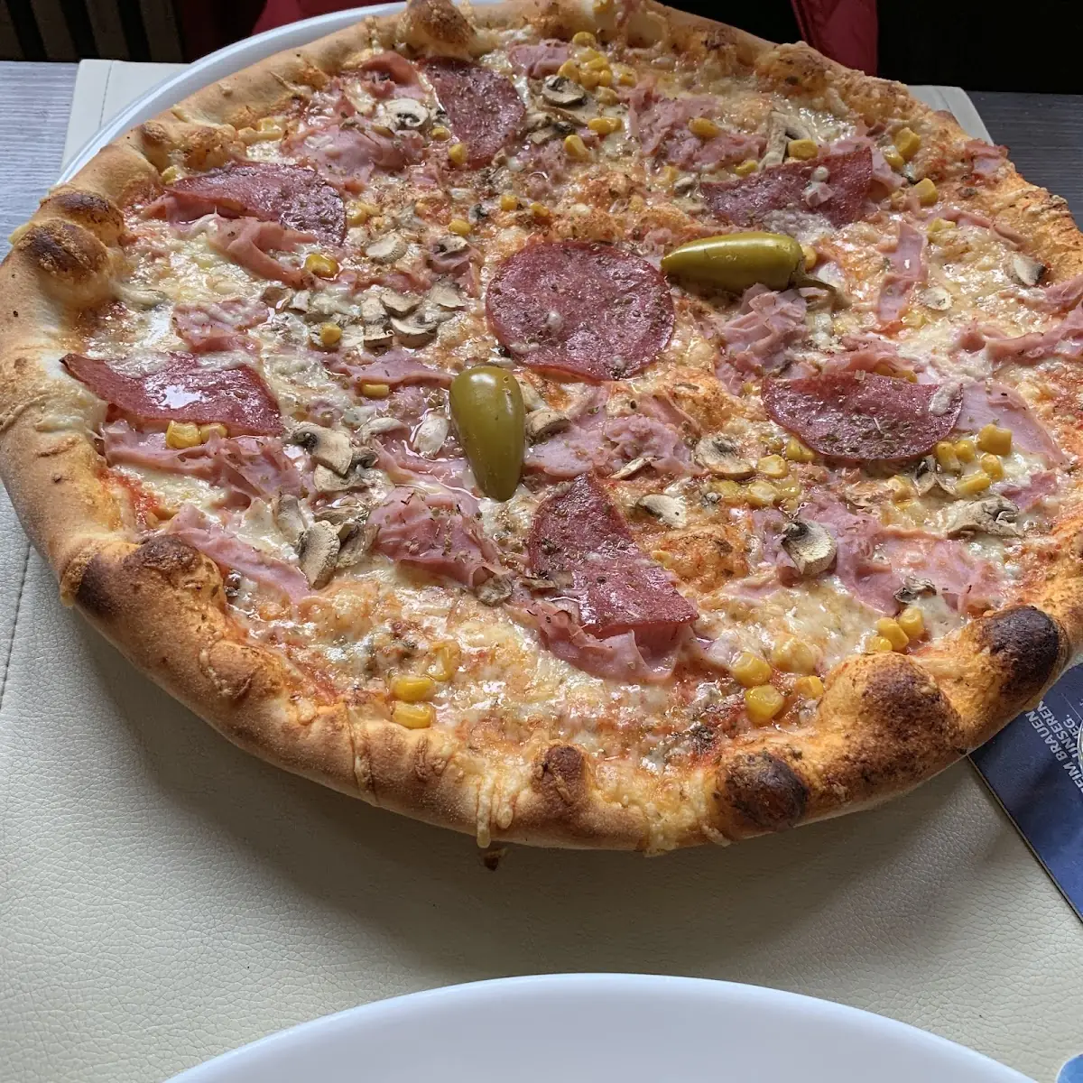Megggggaaaaaa Pizza