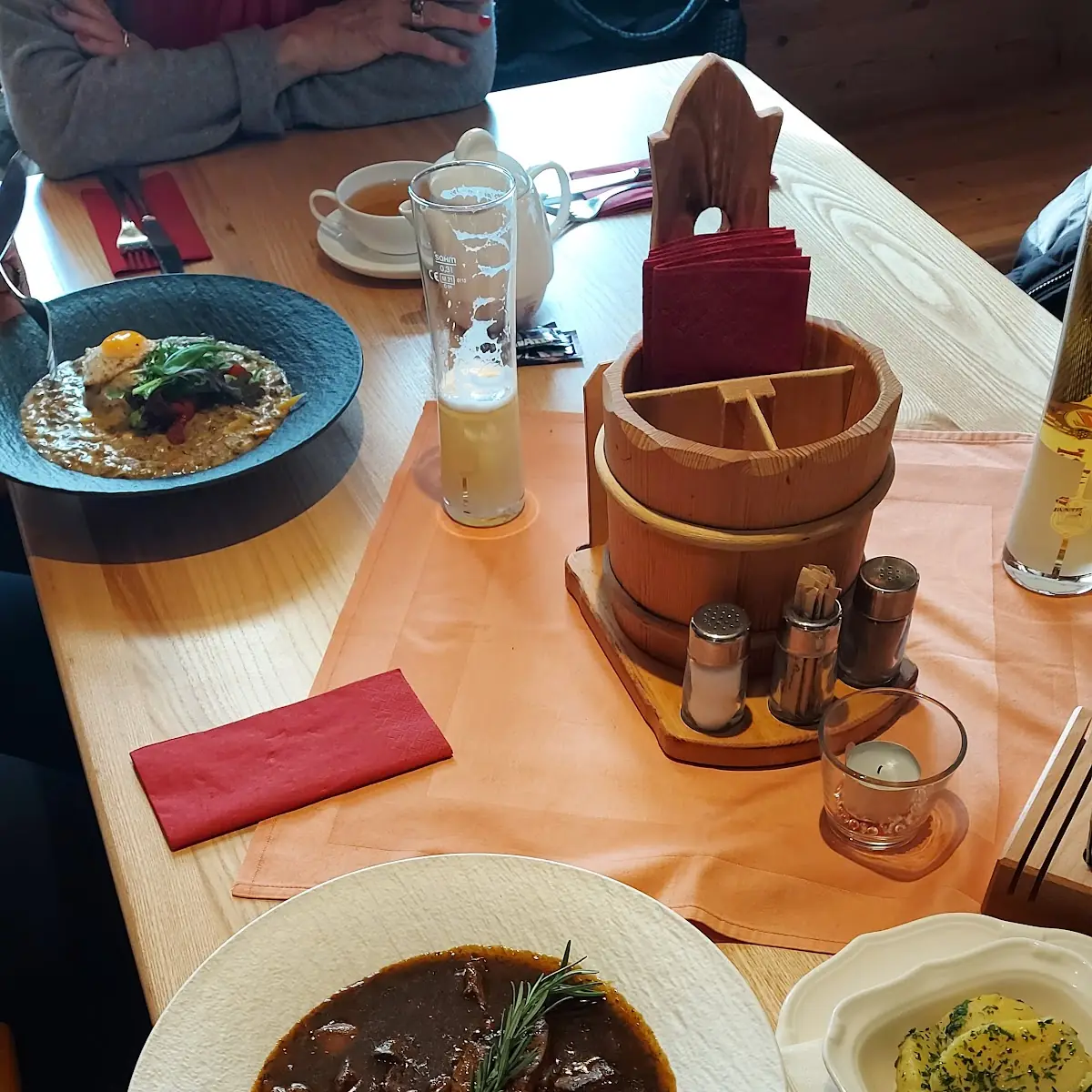 Geröstete Leber Und Beuschel Mit Spiegelei