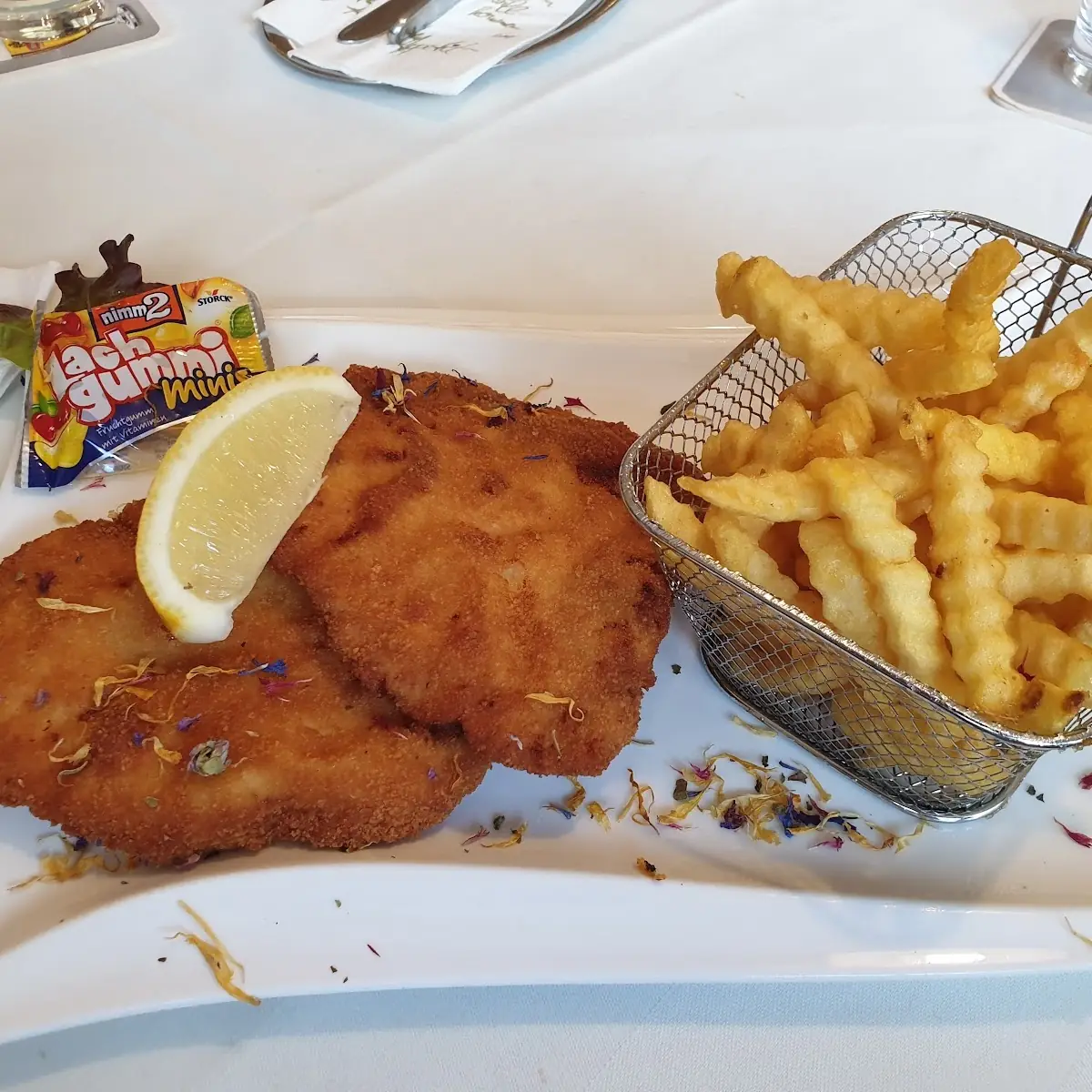 Schnitzel Wiener Art Mit Pommes