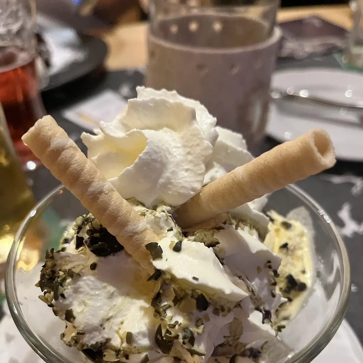 Eis Mit Sahne Und Pistazien