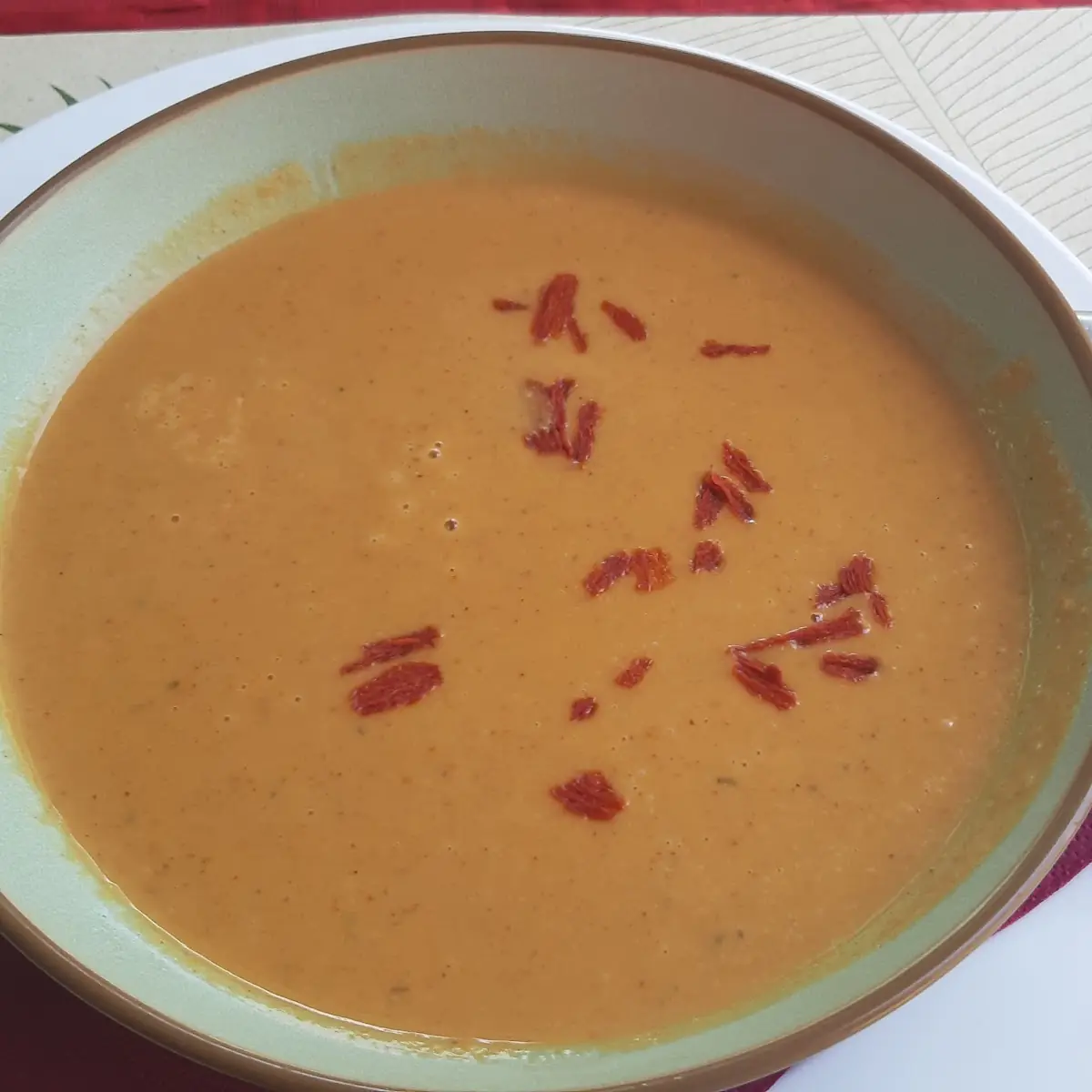 Vegane Erdnusssuppe