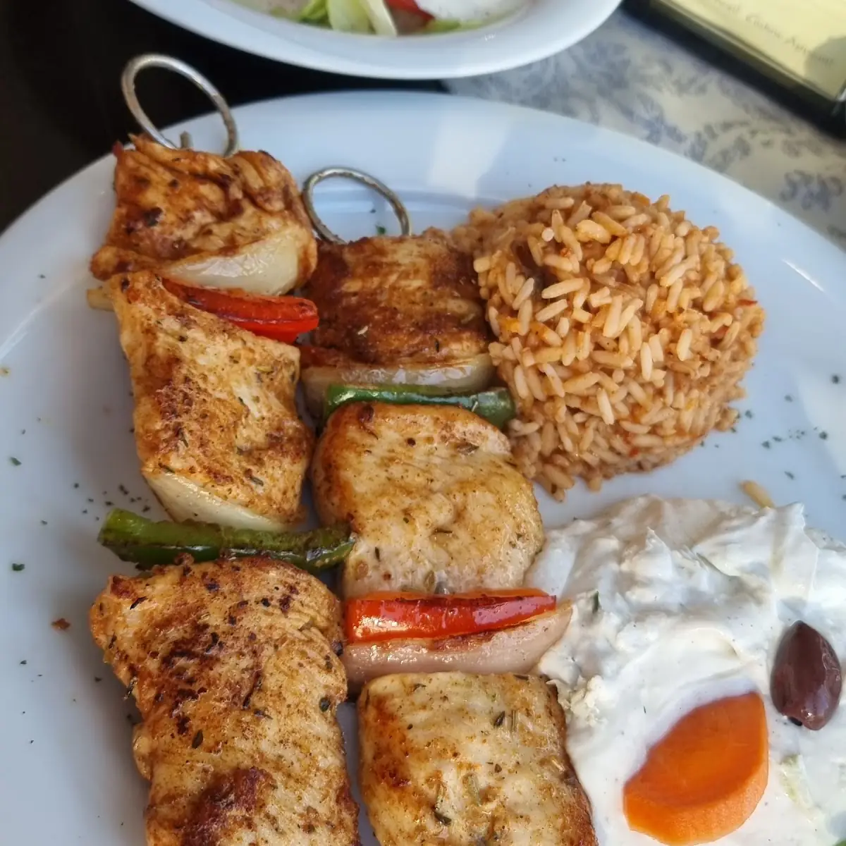Hühnerbrustspiess Mit Tomatenreis