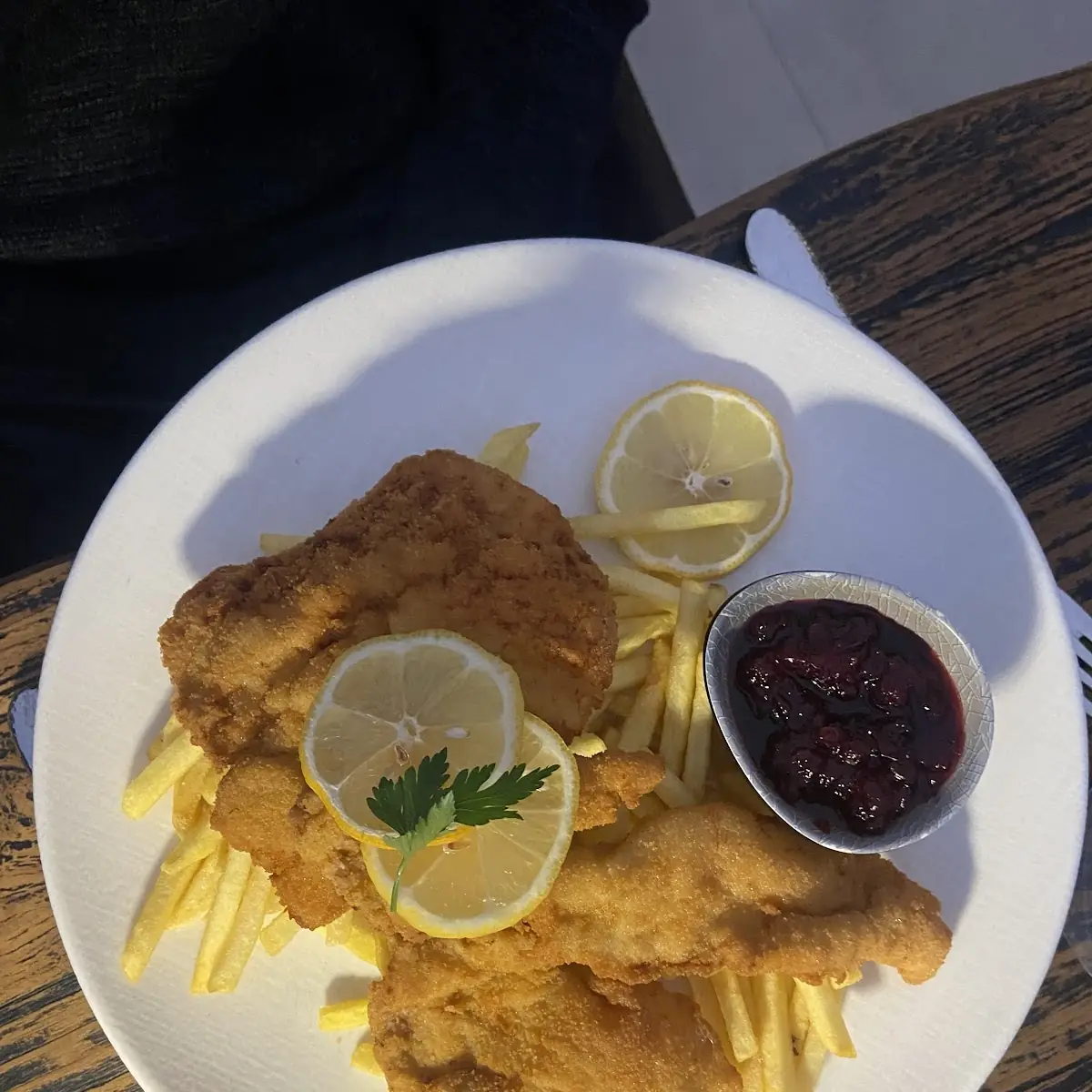 Putenschnitzel Mit Pommes