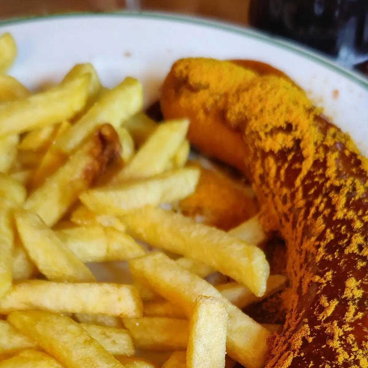 Currywurst Mit Pommes