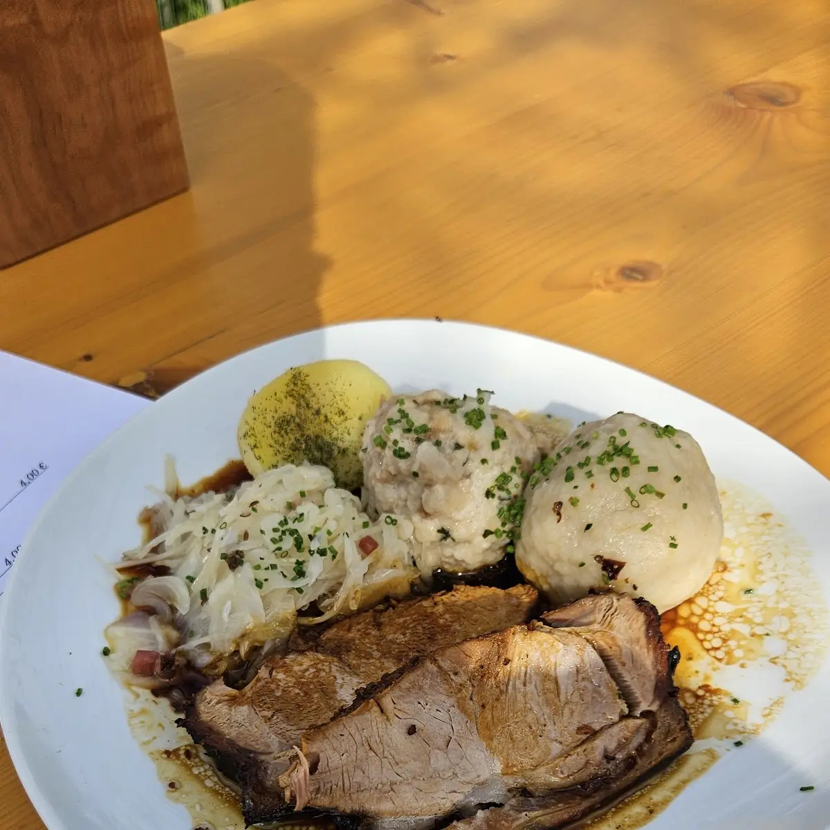 Schweinsbraten Mit Kraut Und Knoedel