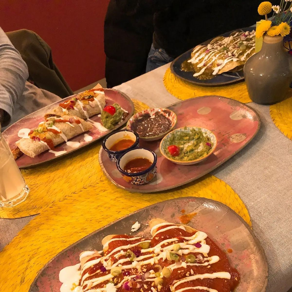 Enchiladas Con Salsa Roja