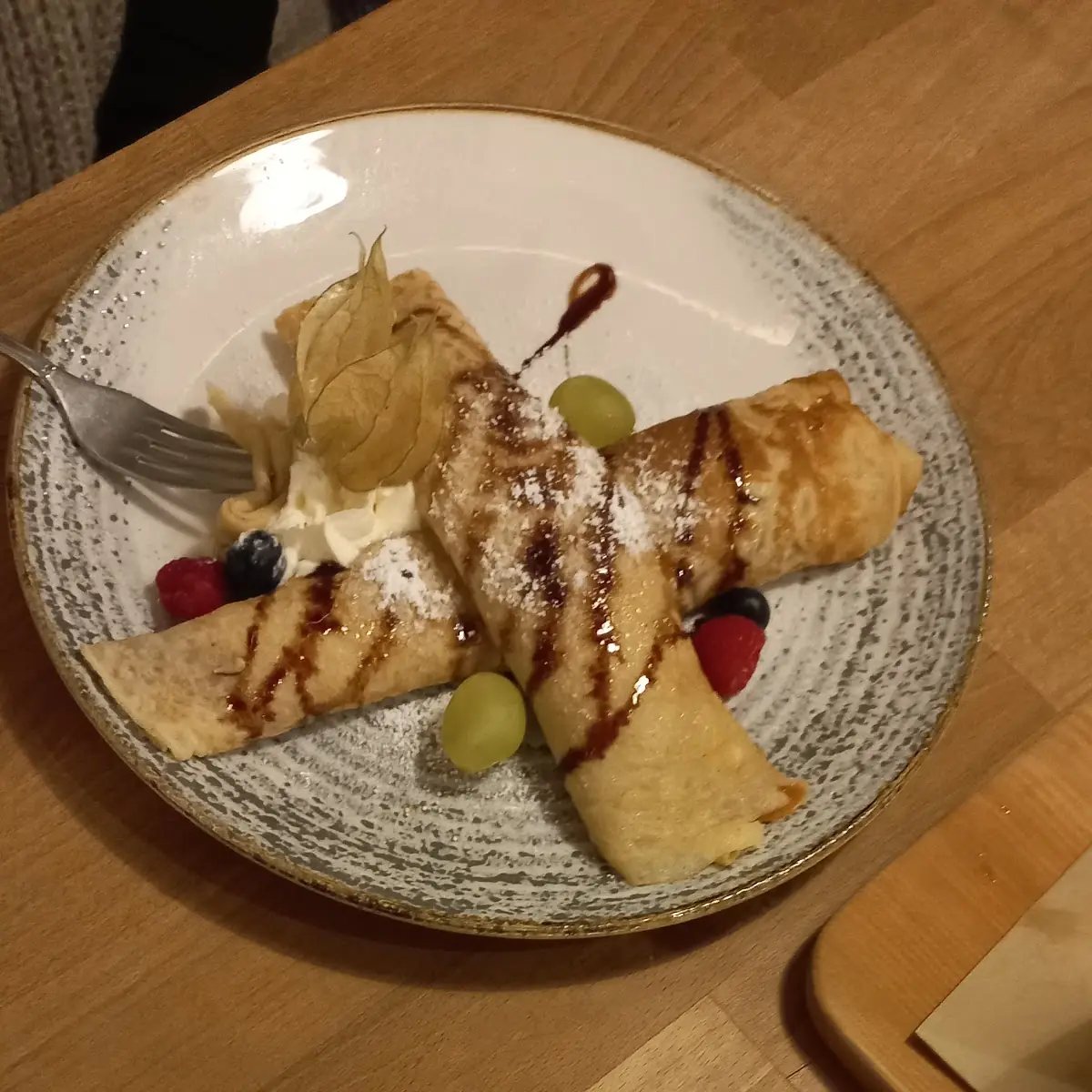 Palatschinken Mit Marillenmarmelade Schokomousse