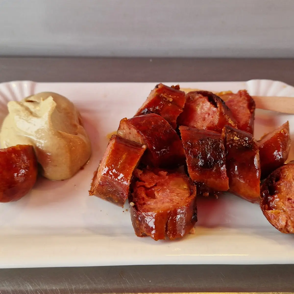 Käsekrainer Mit 'schoaffn' Und Kren
