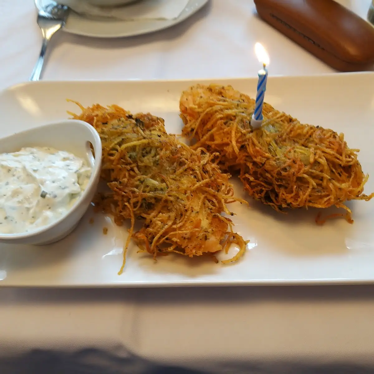 Lachsfilet In Der Kräuterkruste Mit Knoblauchsauce