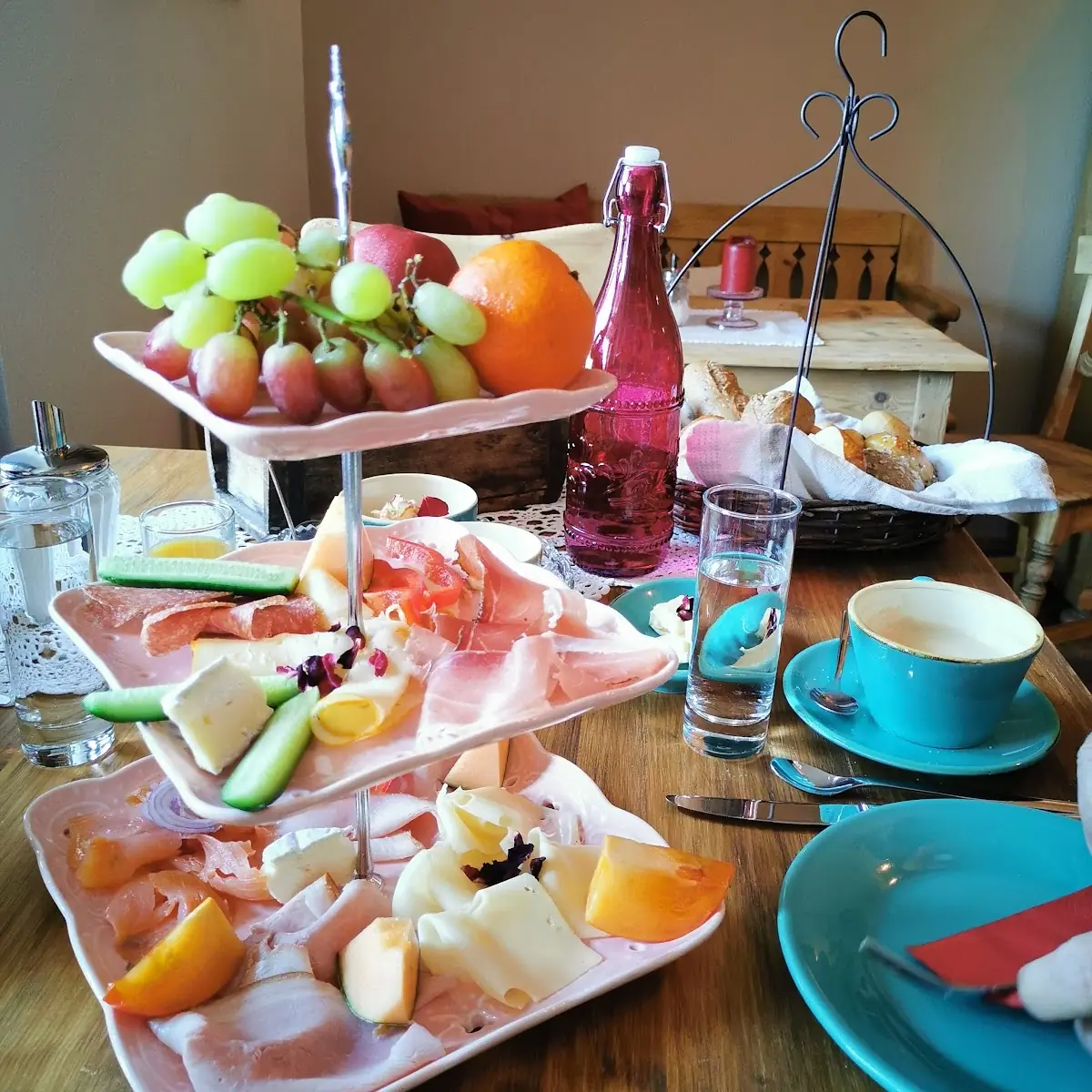 Obst Käse Lachs Speck Und Verschiedene Sorten Wurst