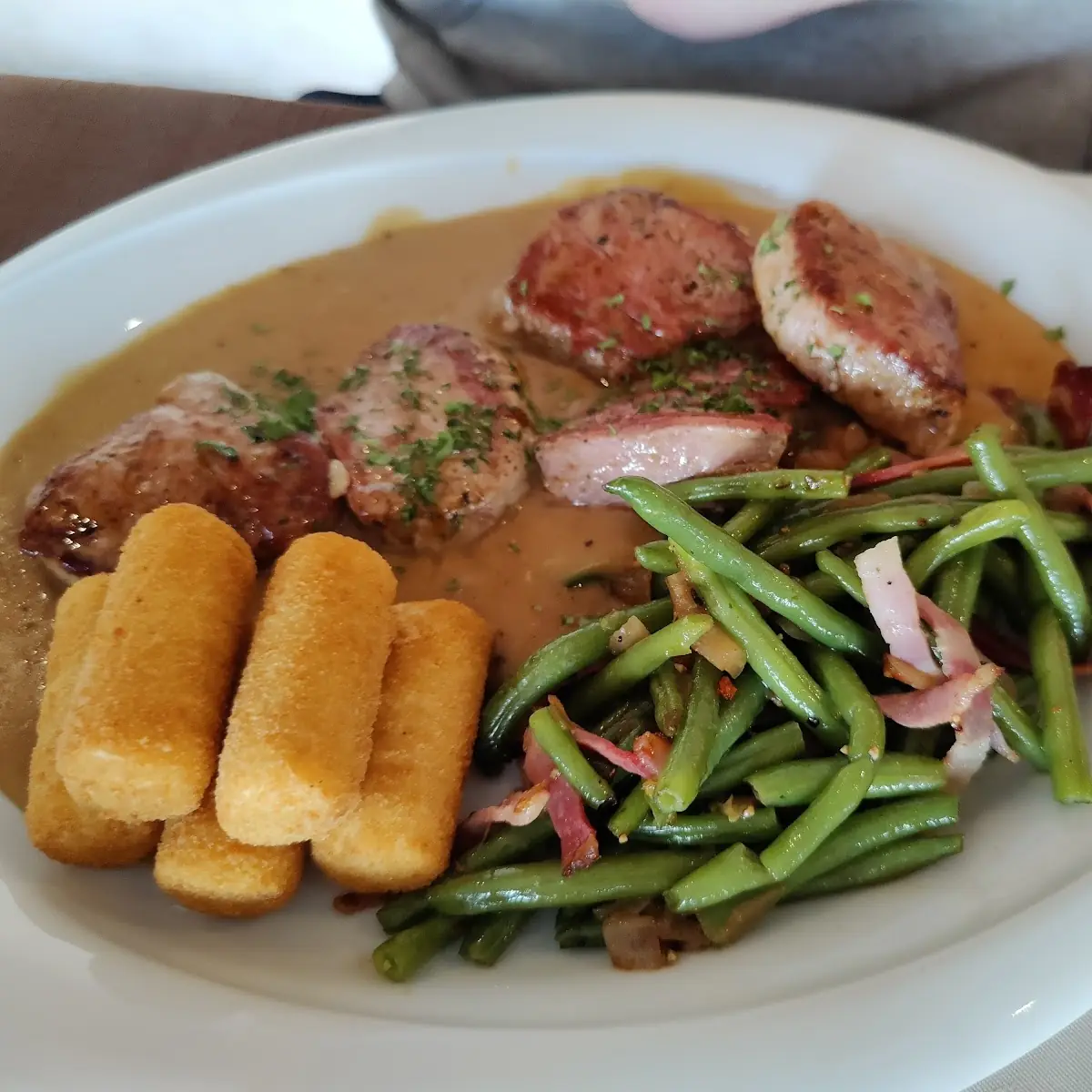 Schweinemedaillons In Pfefferrahmsauce