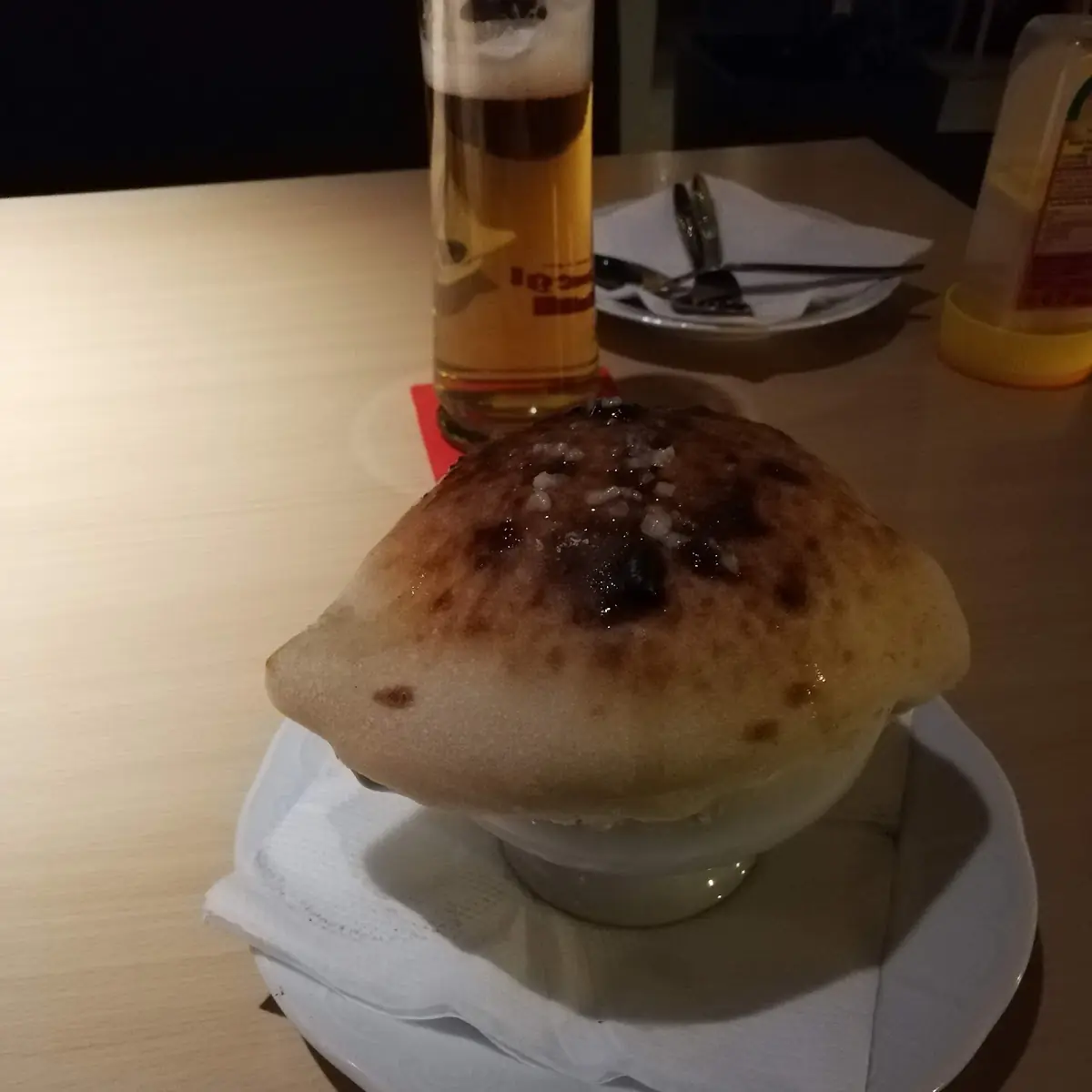 Knoblauchsuppe Mit Pizzateig Überbacken