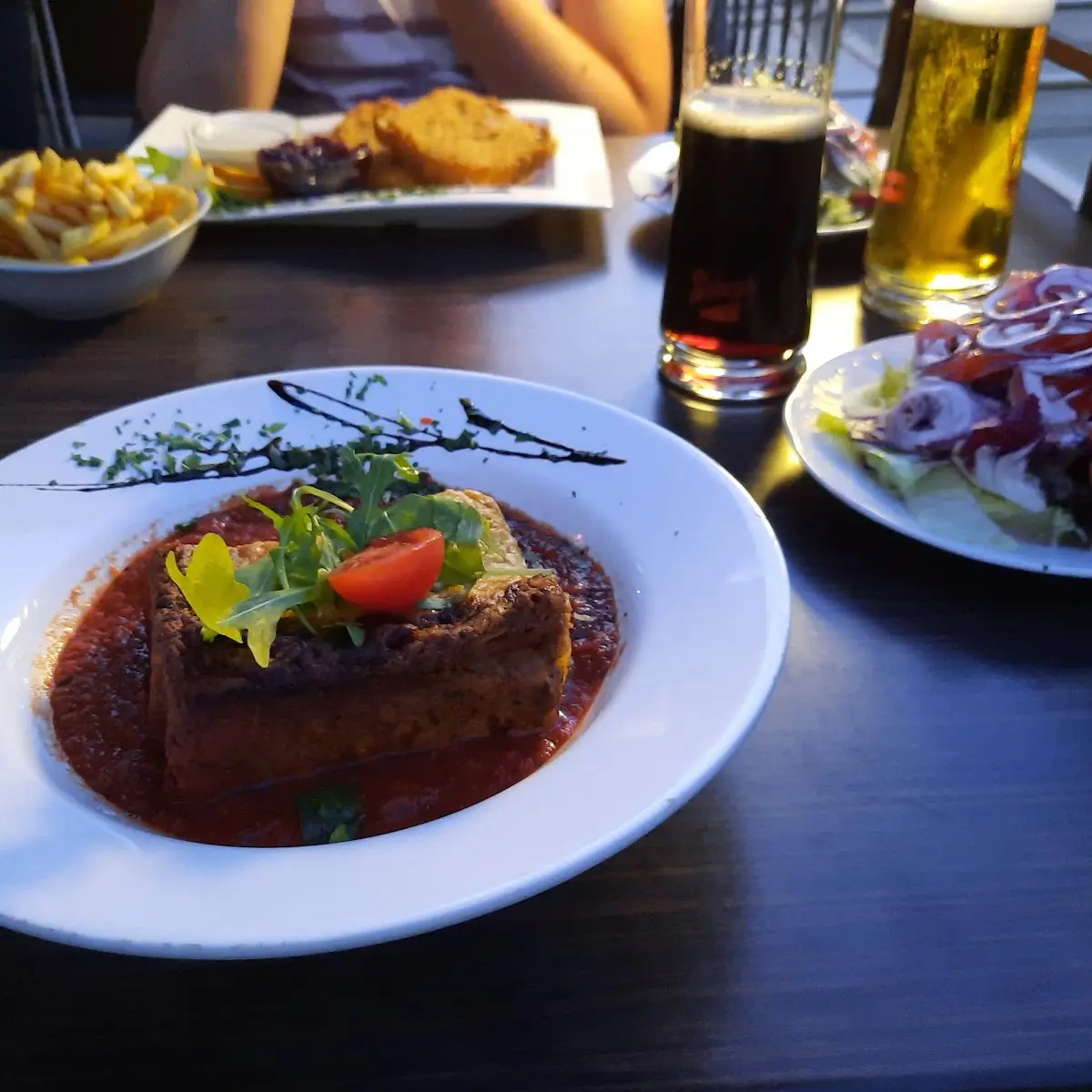 Lasagne Al Forno Mit Gemischter Salat