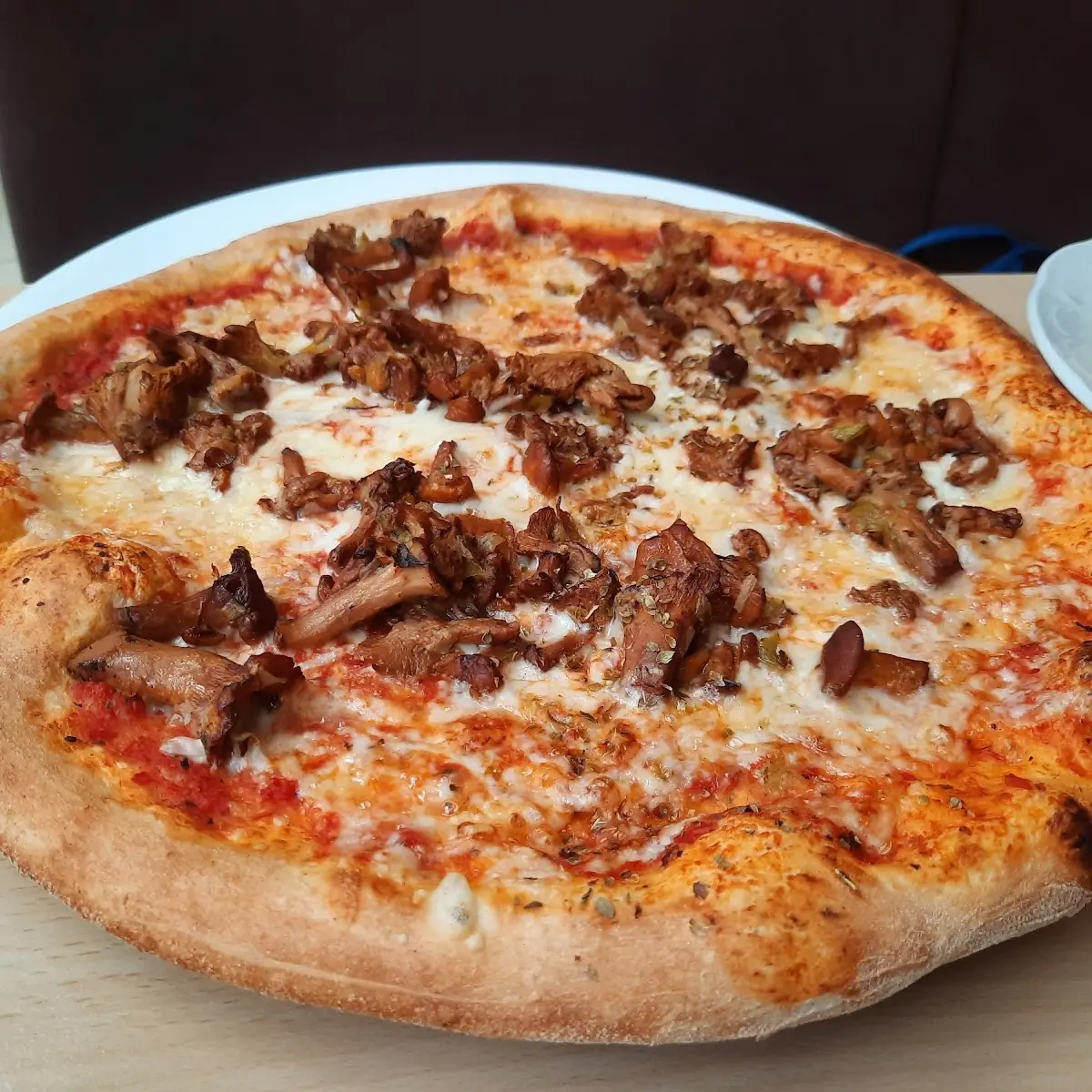 Pizza Bergamo Mit Eierschwammerl Nur Saisonal