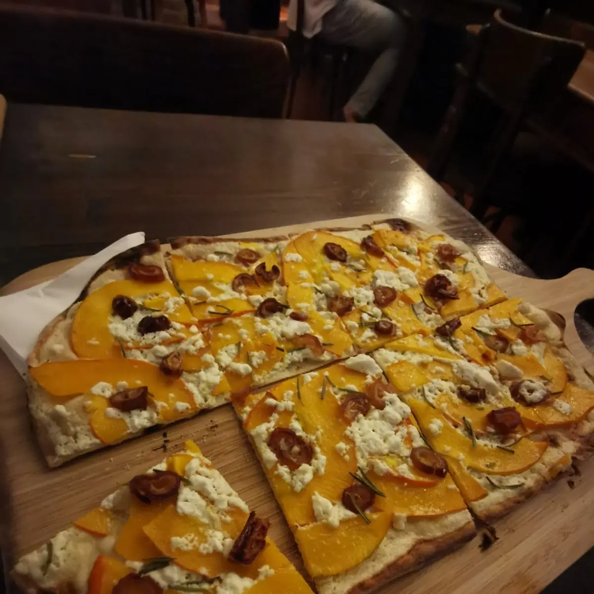 Flammkuchen Mit Kürbis Datteln Und Rosmarin