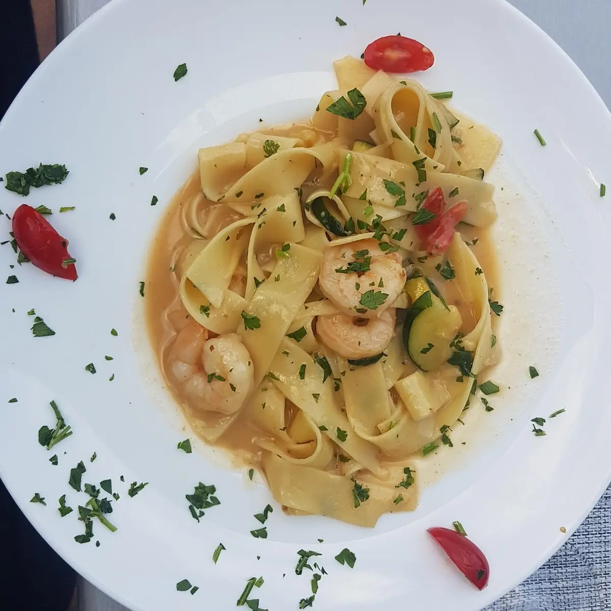 Tagliatelle Mit Garnelen Und Zucchini