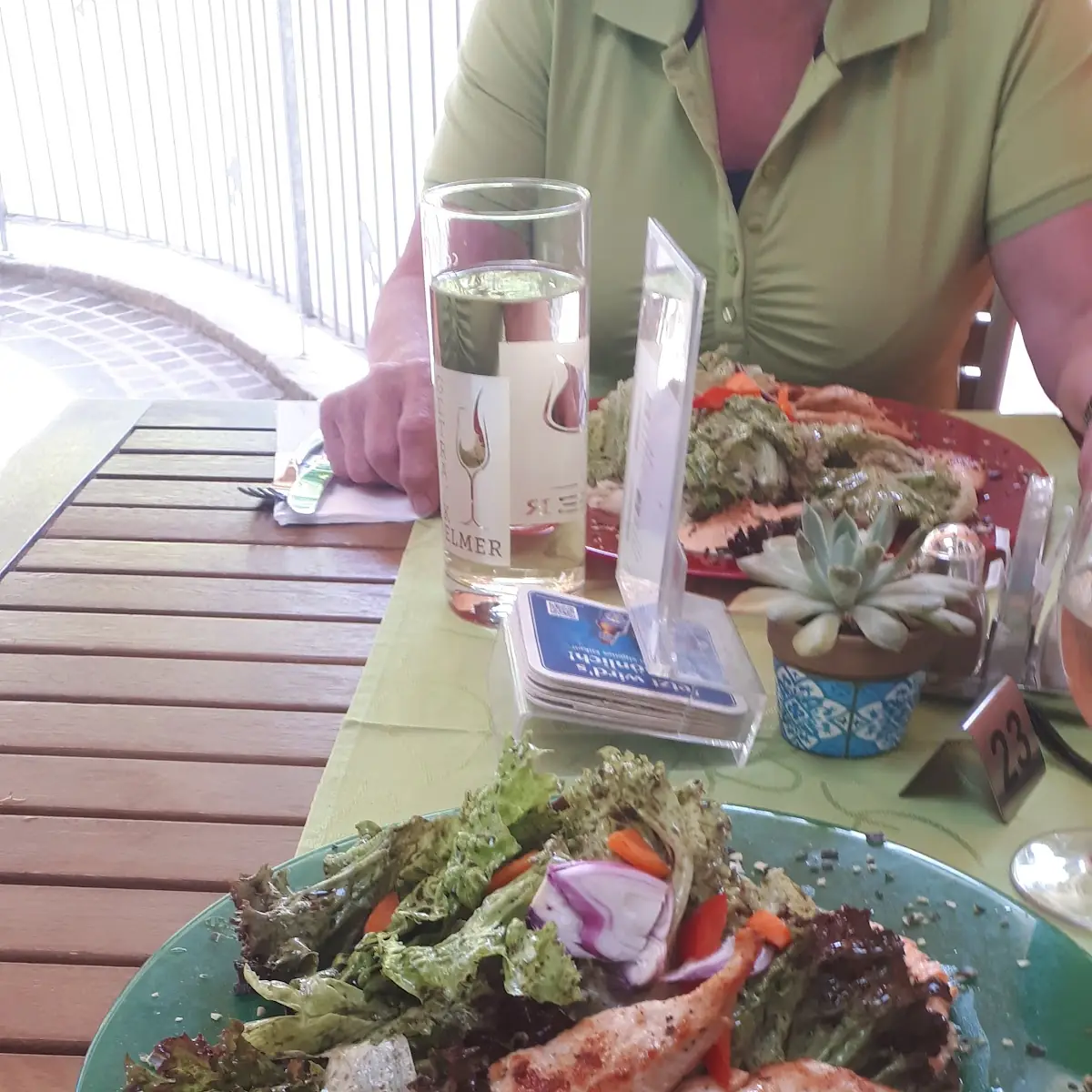 Gegrillte Hühnerstreifen Mit Salat