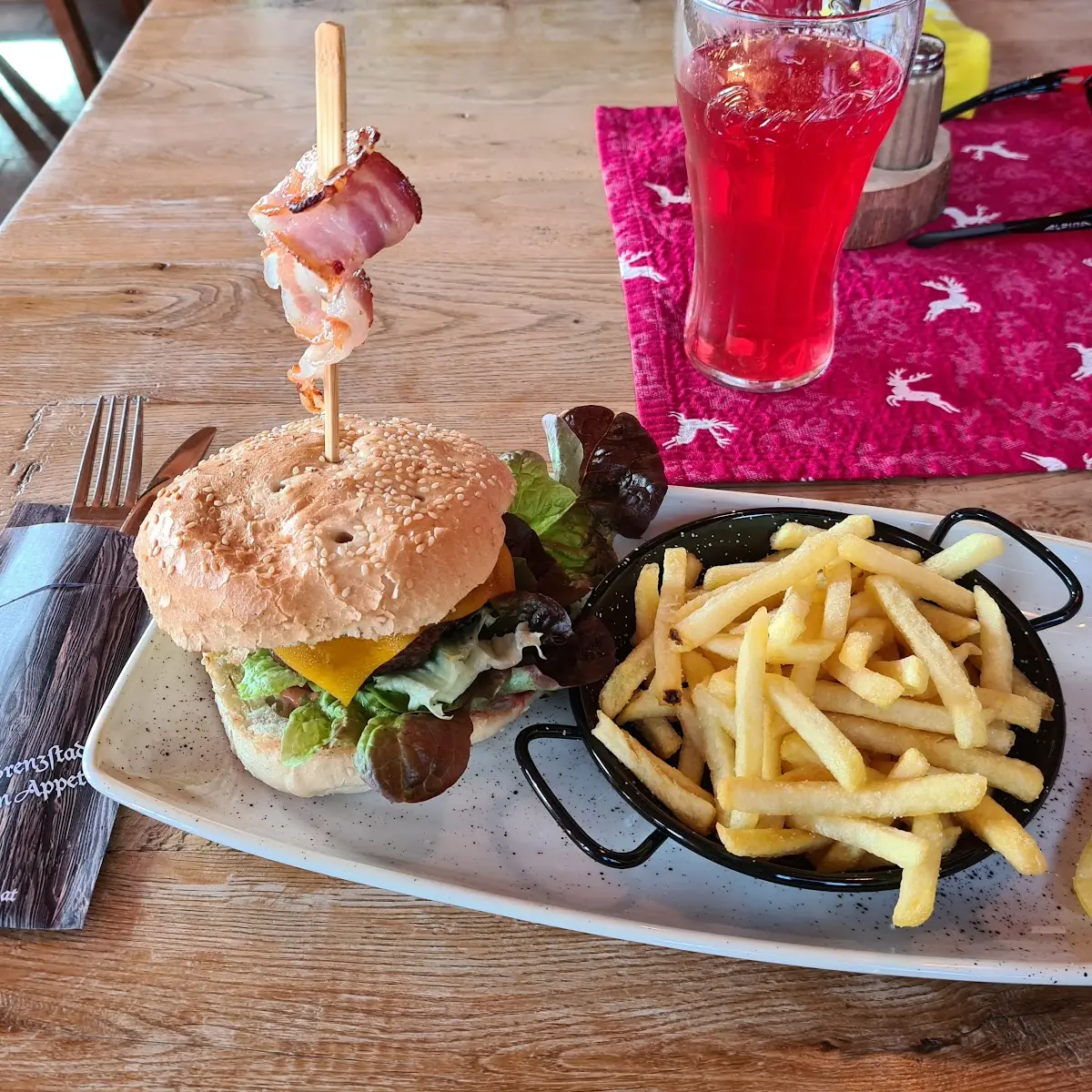 Almburger Mit Pommes