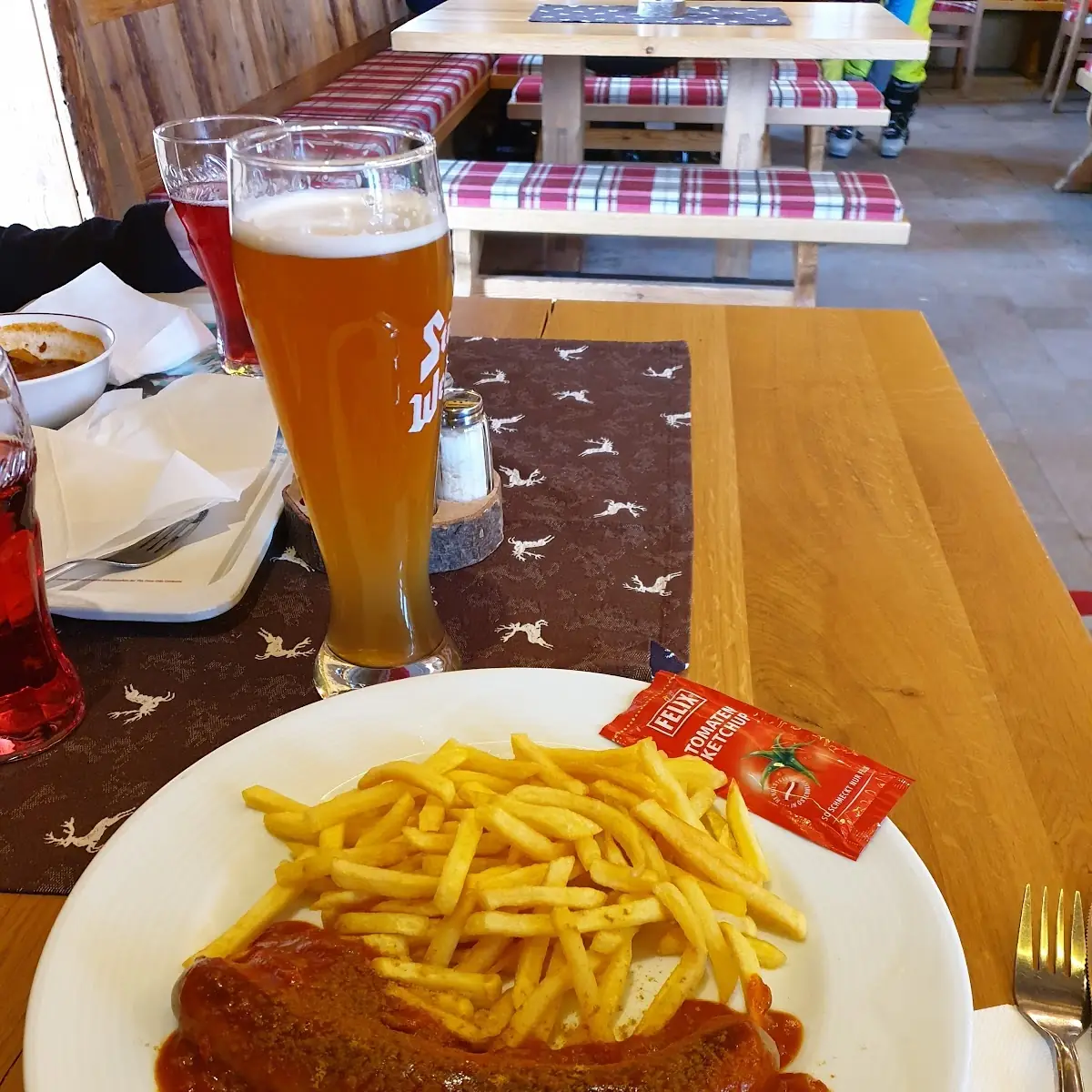Currywurst Mit Pommes Frites