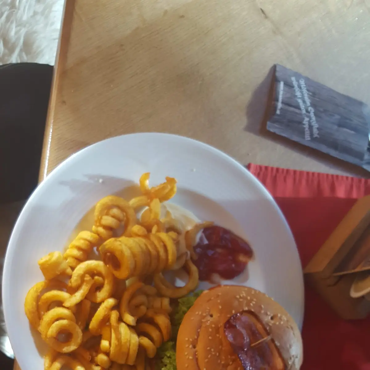 Grenzland Burger Mit Spiral Pommis