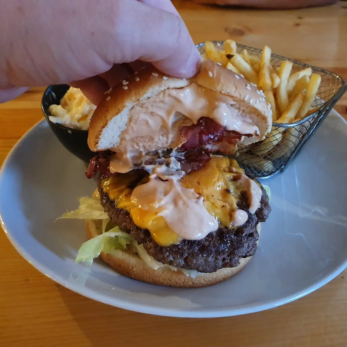 Burger Mit Pommes