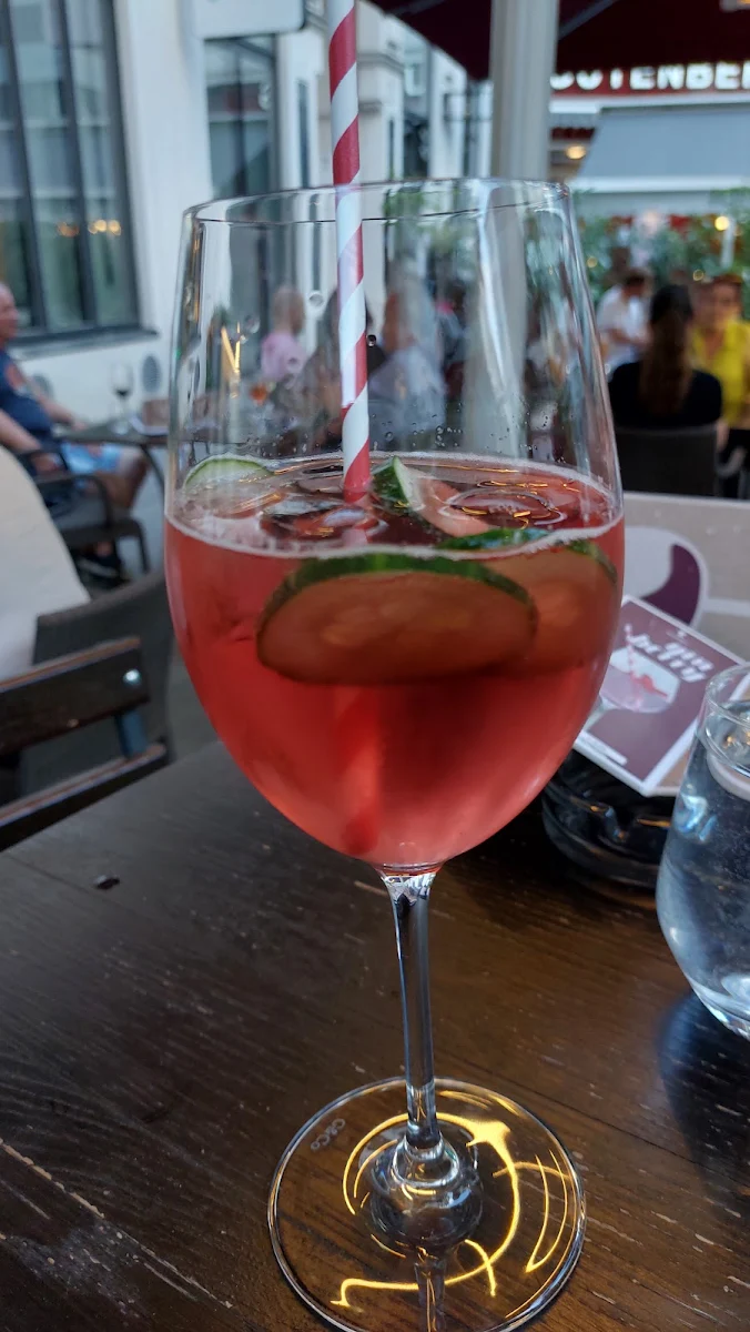 Veilchen- Und Cranberry-spritz