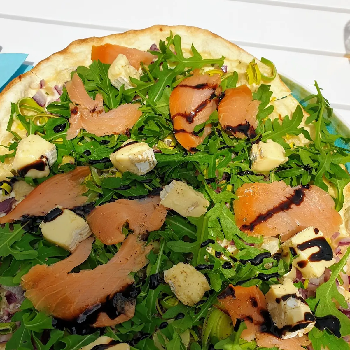 Flammkuchen Mit Lachs Und Camembert