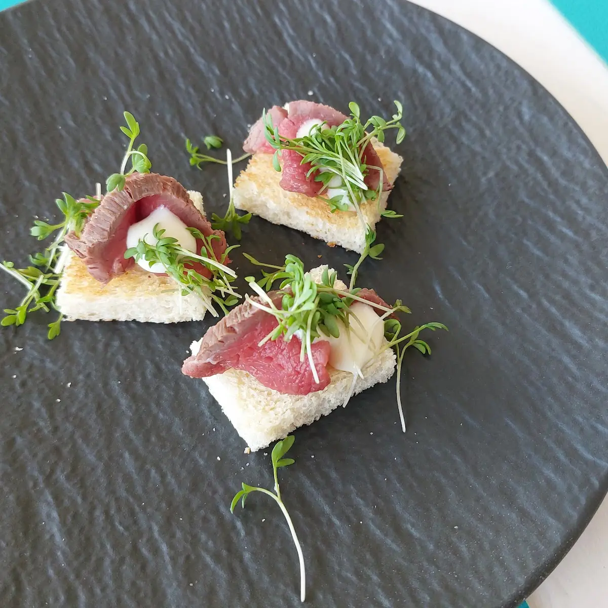 Gruß Aus Der Küche Belegt Mit Beef Tatar