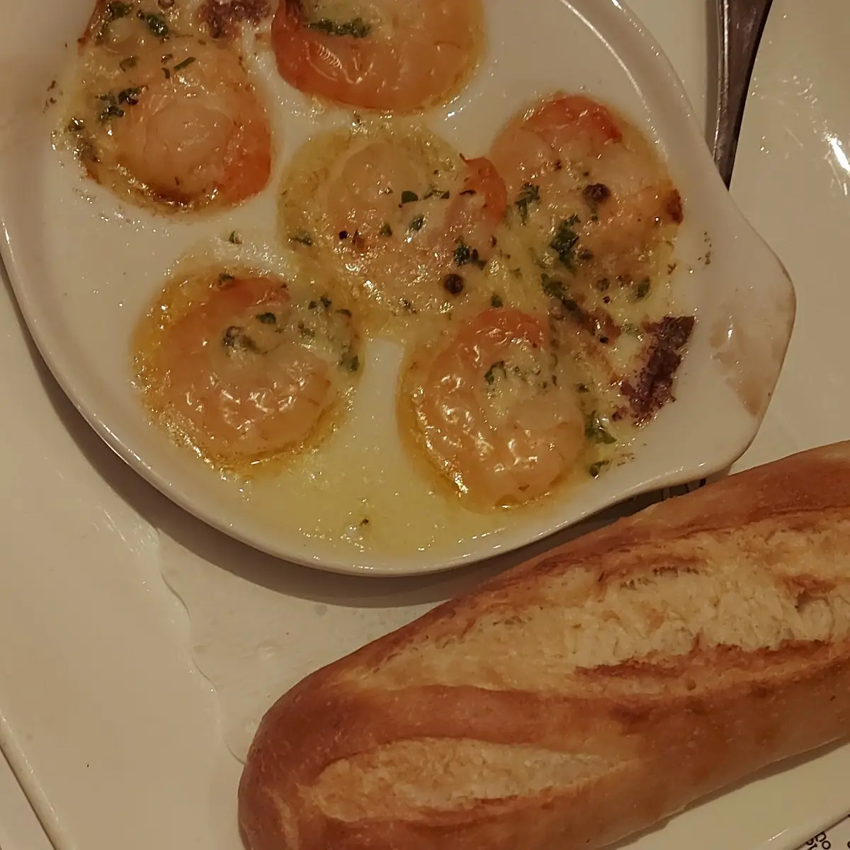 Knoblauch-petersil-schaumsupoe Mit Grissini