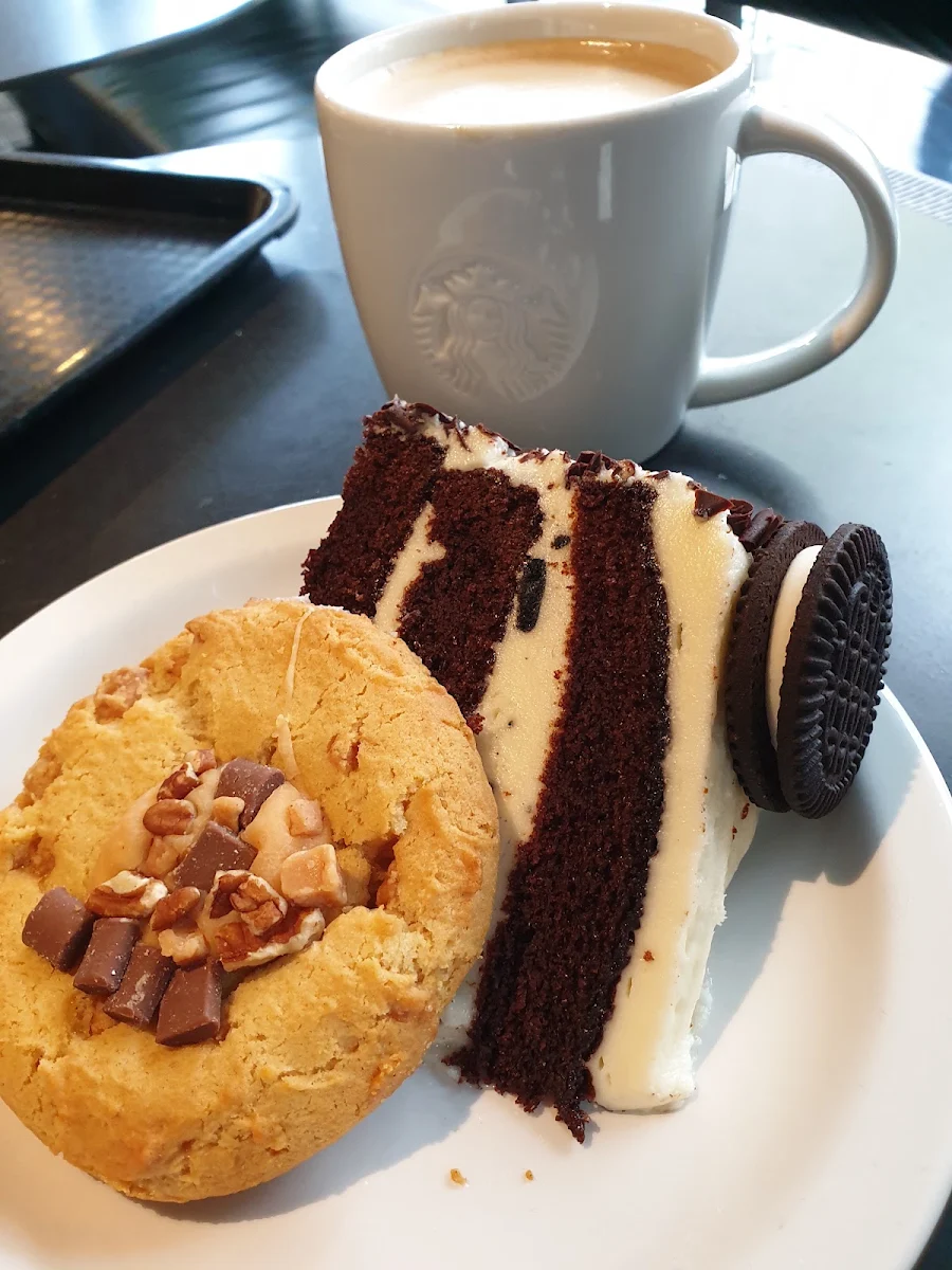 Cookies & Cream Cake and a Salted Caramel Cookie