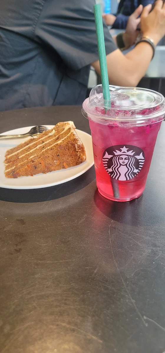 לימונדת אסאי תותים ומשקה dragonfruit