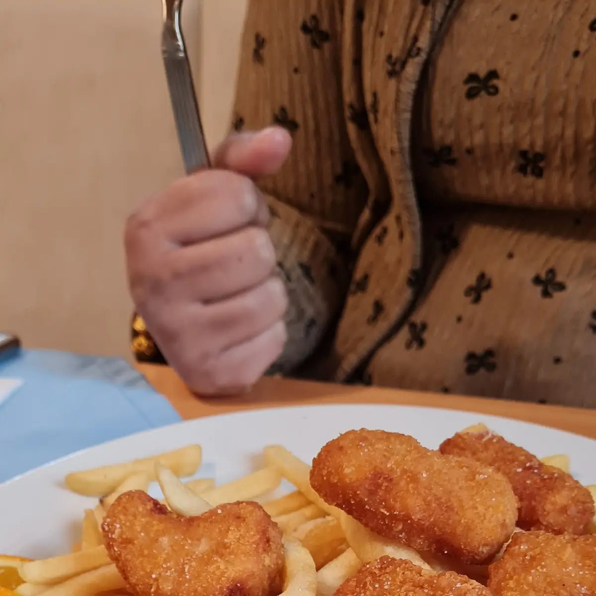 Chicken Nuggets Mit Pommes