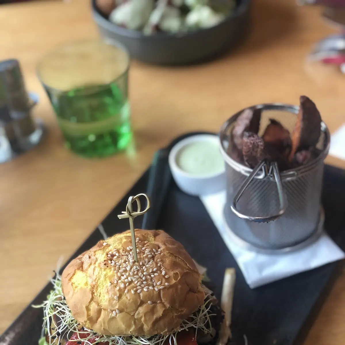 Thai Burger Mit Süßkartoffel Wedges