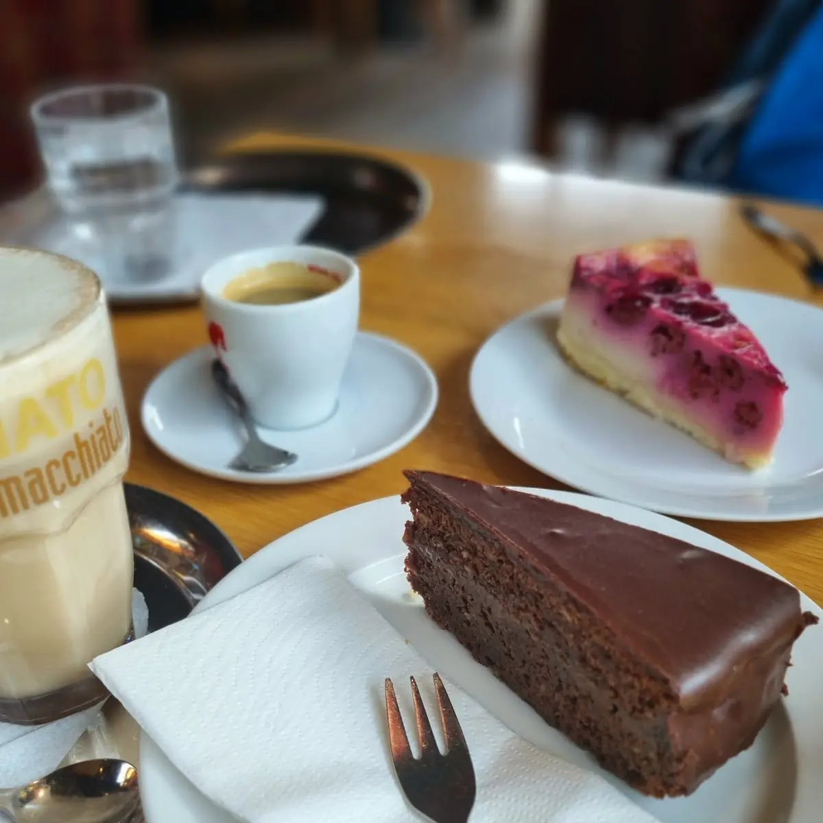 Veganer Cheesecake Und Veganer Schokokuchen