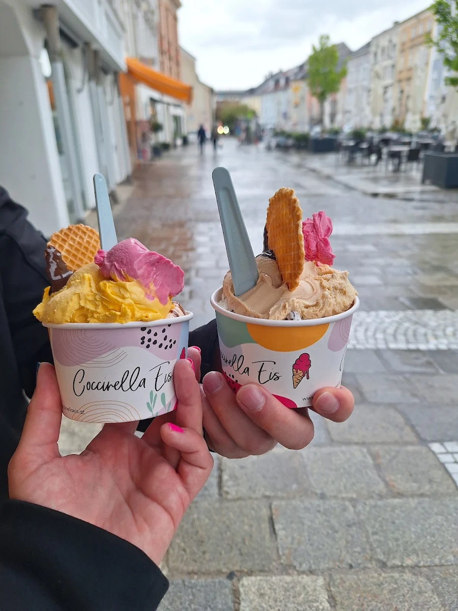 Gemischtes Eis Nach Freier Wahl Mit Schlagobers