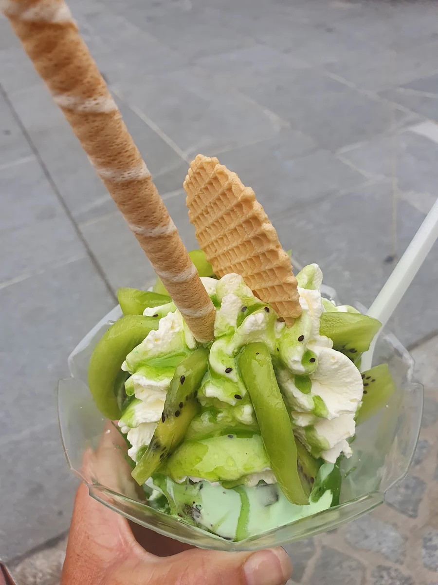 Kiwi Becher