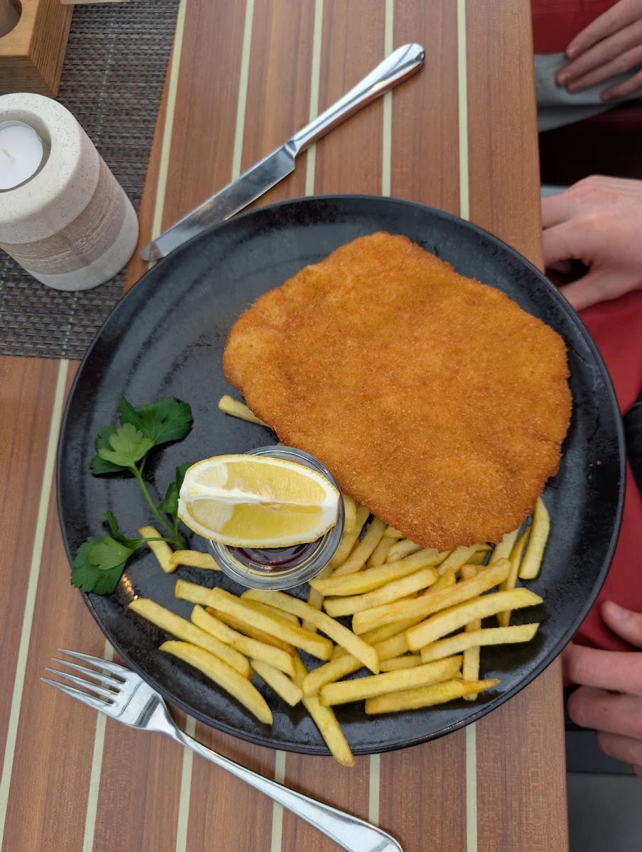 Schnitzel Mit Pommes