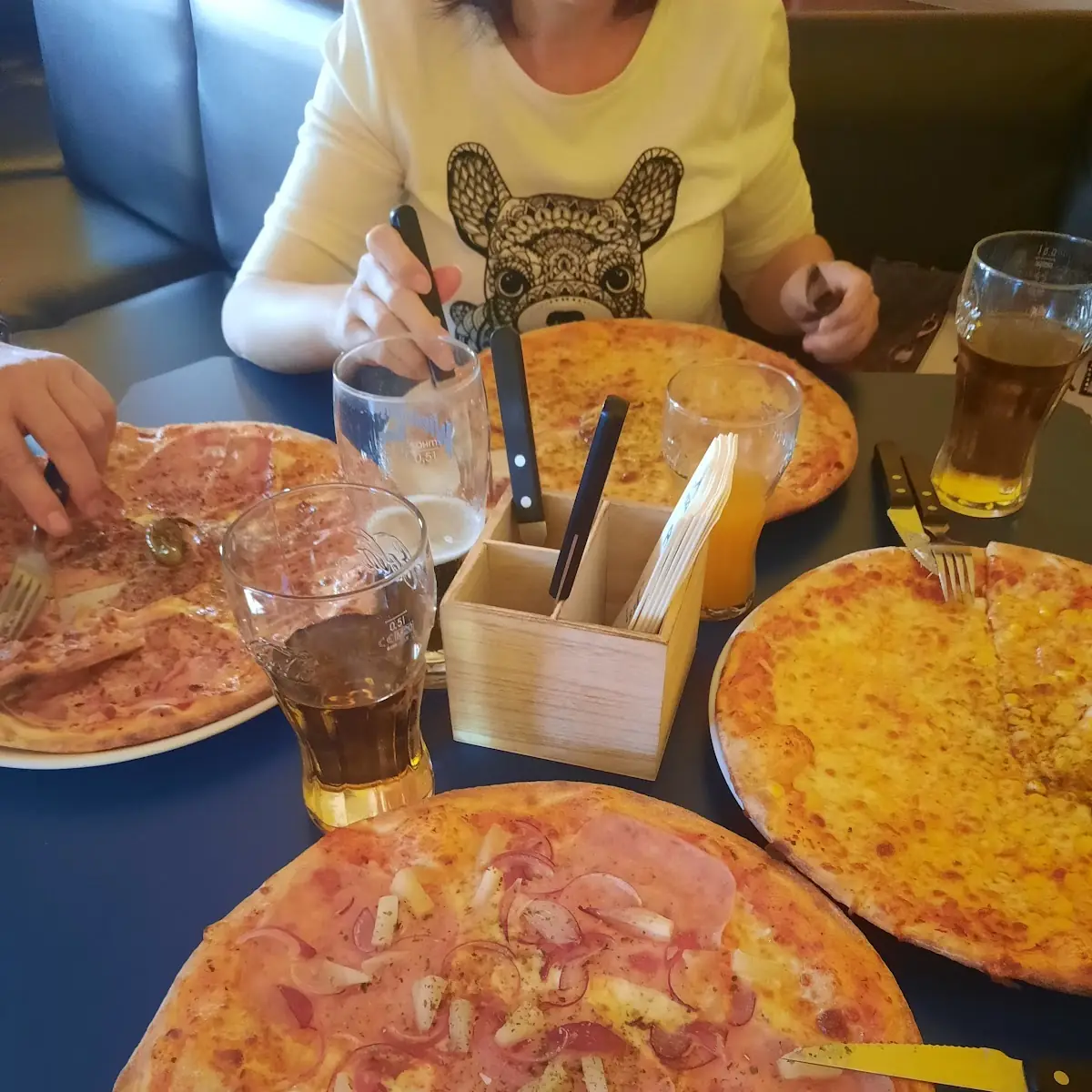 4 Pizzen