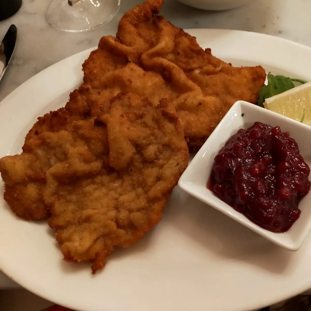 Gebackenes Hühnerschnitzel Mit Erdäpfelsalat