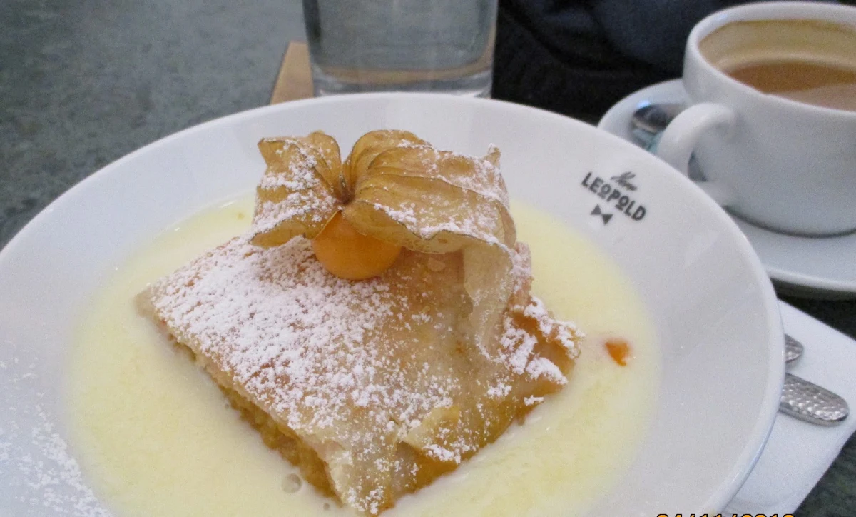 Apfelstrudel Mit Vanilleeis