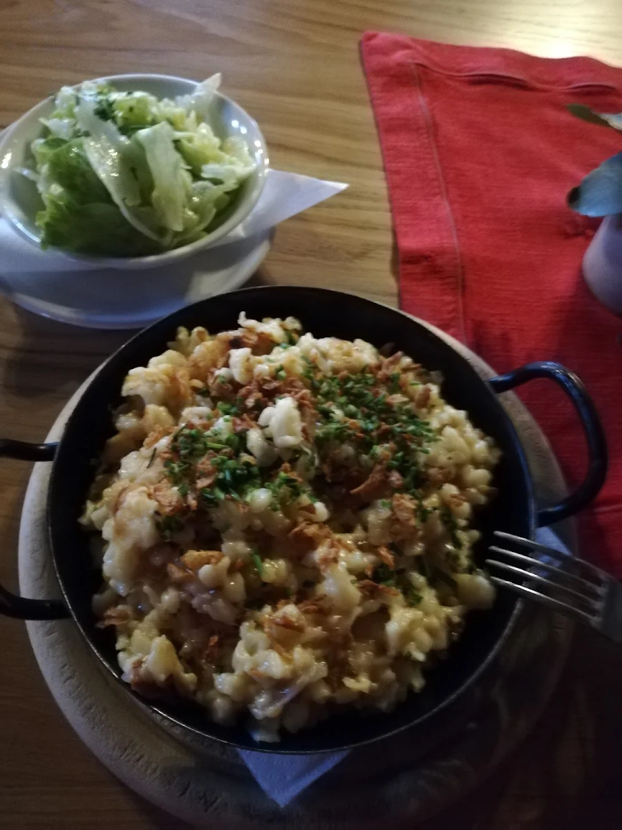 Kasnocken Mit Grüner Salat