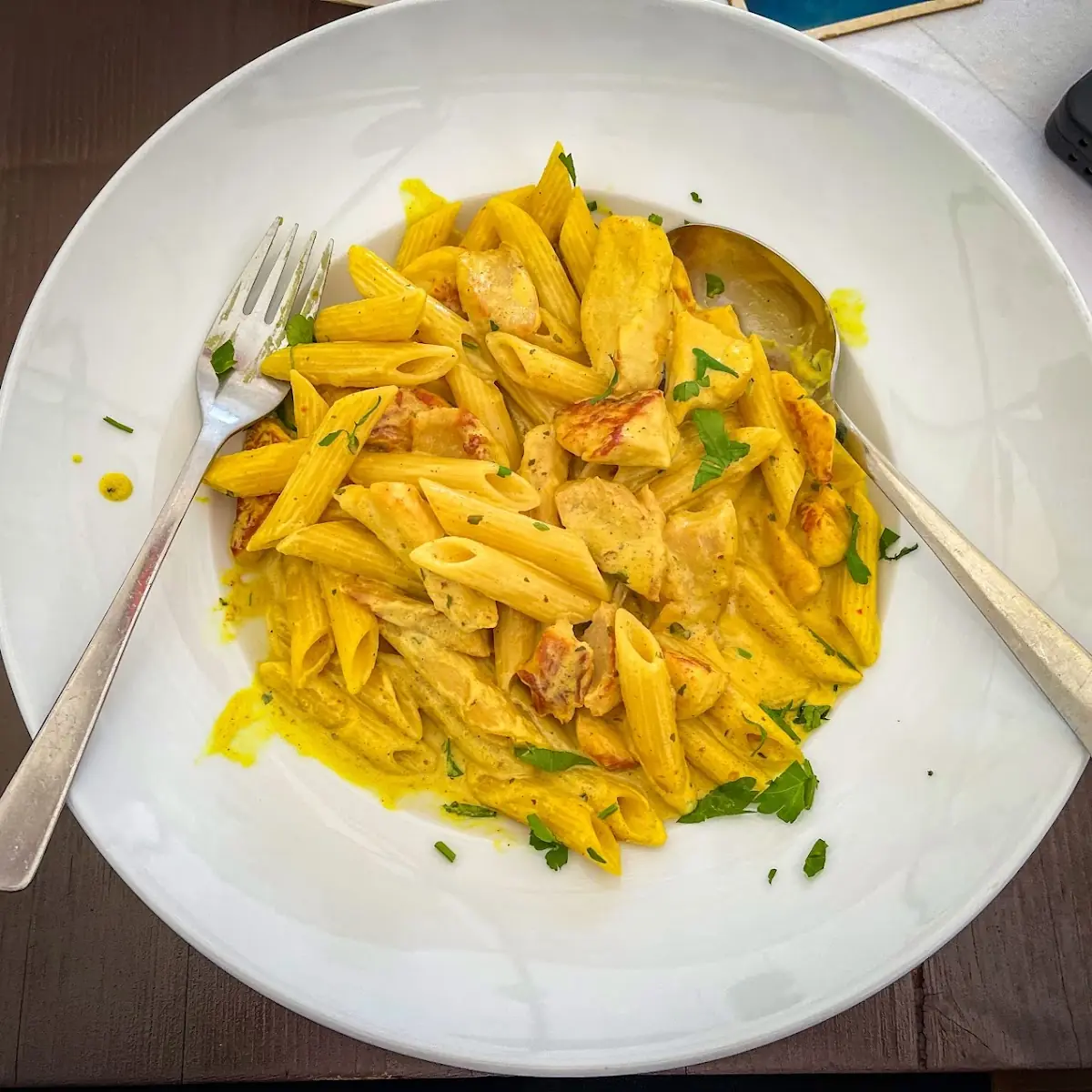 Penne Mit Hühnerstreifen In Currysauce