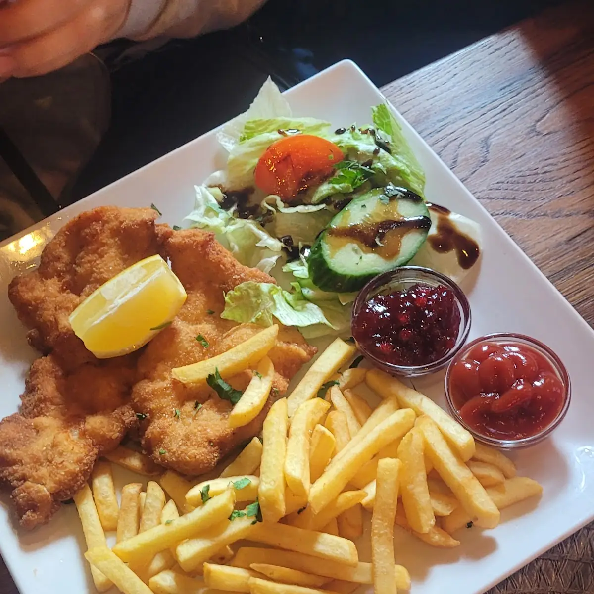 Schnitzel Mit Pommes Frites
