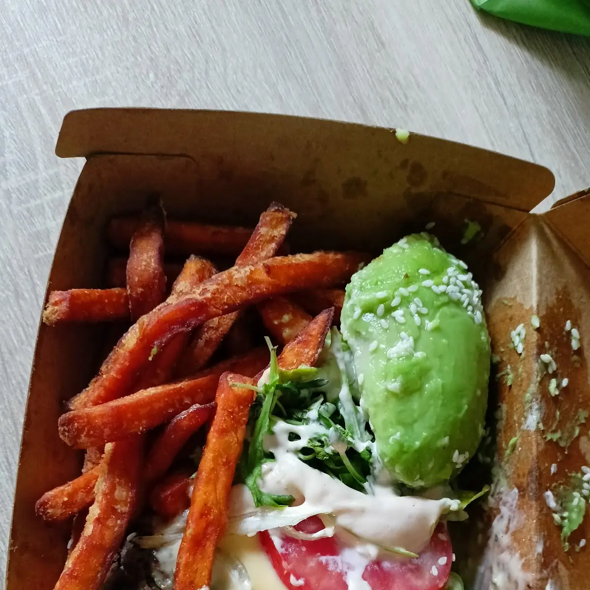 Avo-bun Burger
