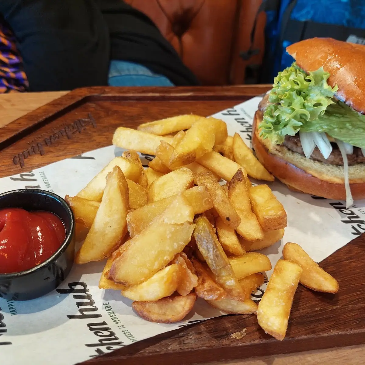 Hot & Spicy Burger Mit Pommes