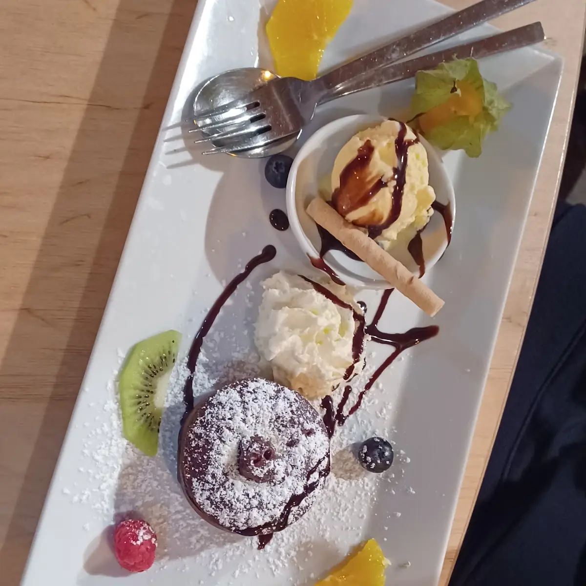 Gefüllter Schokokuchen Mit Eis