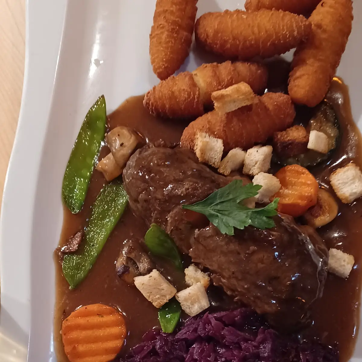 Rindsroulade In Rotwein Geschmort