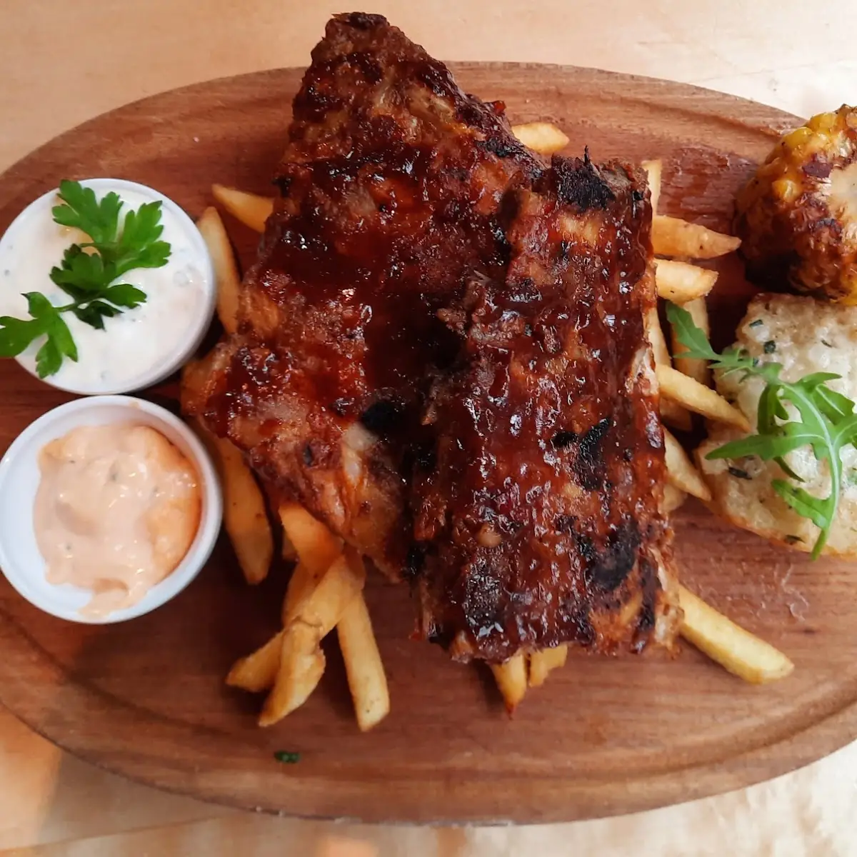 Spare Ribs Mit Pommes